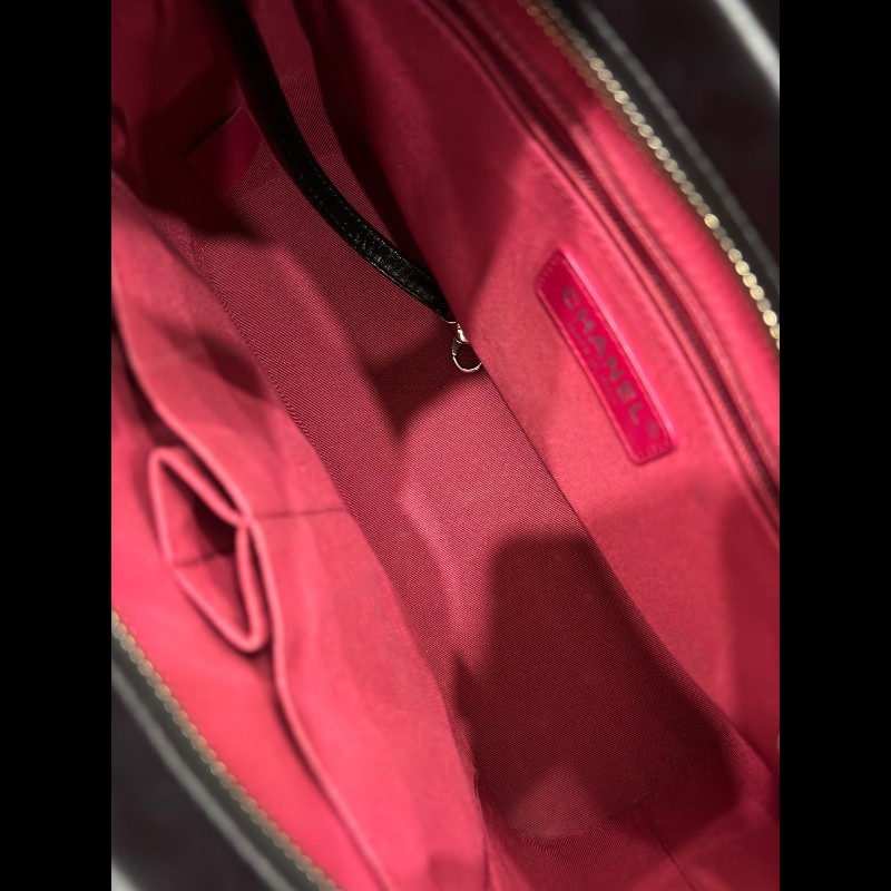 Chanel 黑色牛皮V紋大號流浪包-17