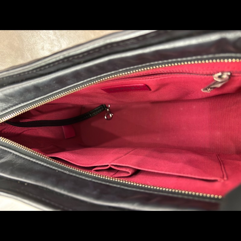 Chanel 黑色牛皮V紋大號流浪包-18