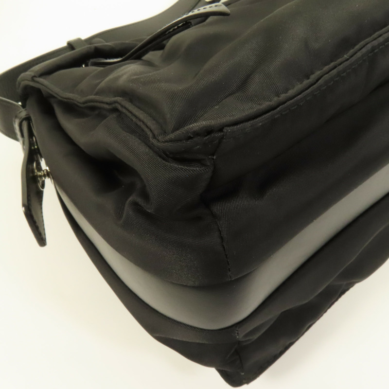 PRADA 尼龍Traveller Medium肩背袋-11