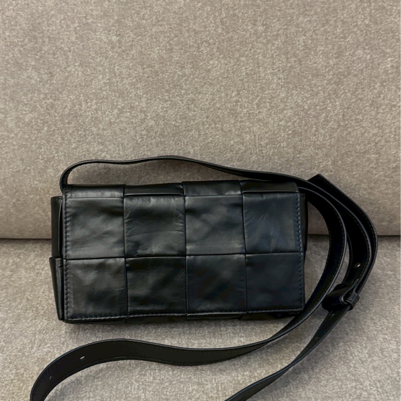 BV 黑色cassette斜背-0