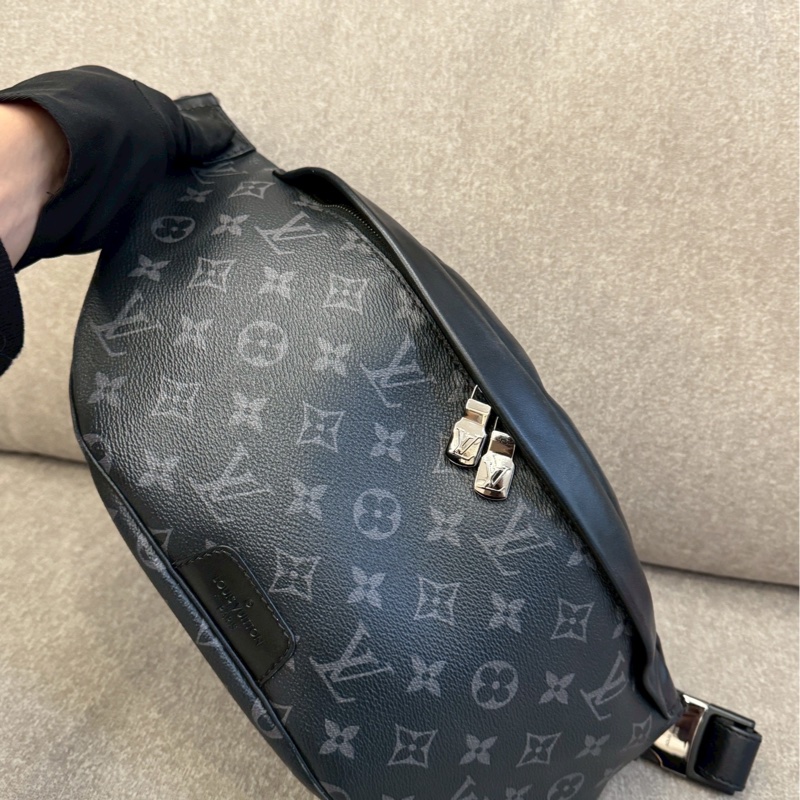 LV黑老花腰包-3