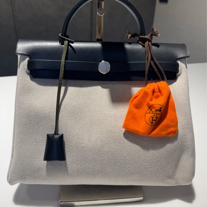 Hermes Herbag 31 肩背包 （黑白兩色替換袋）-1