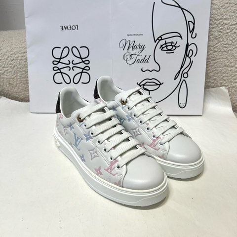 99新LV/路易威登 Time Out 皮革板鞋系帶防滑低幫休閒厚底滑板鞋女款 白藍粉色 簡單百搭網球高爾夫運動鞋驢鞋 尺碼36.5