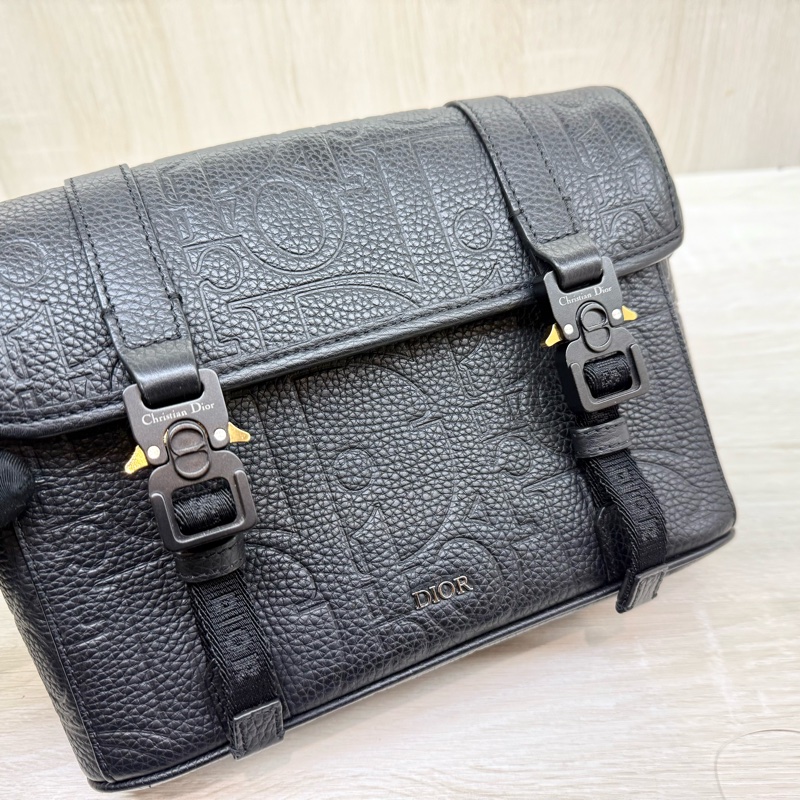 DIOR黑色牛皮Hit the Road下蓋釦式郵差包1ESPO333LLG-11