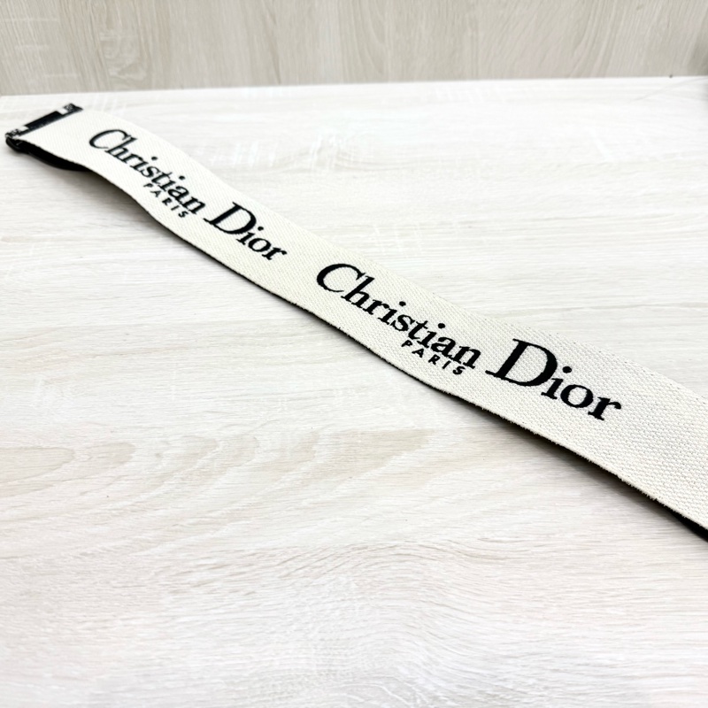 DIOR黑白字母刺繡黑釦寬背帶-4