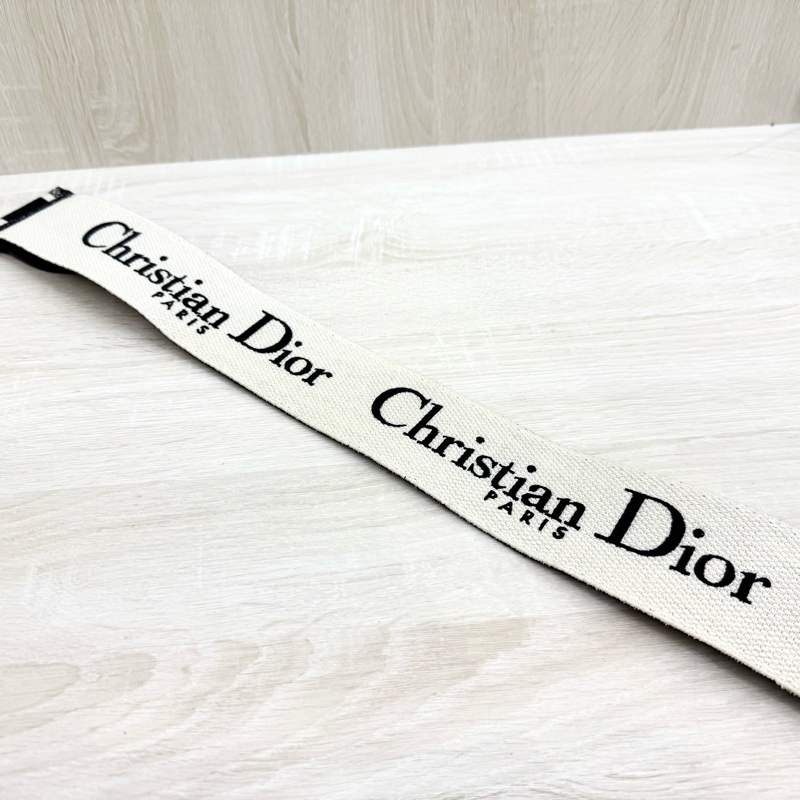 DIOR黑白字母刺繡黑釦寬背帶-5