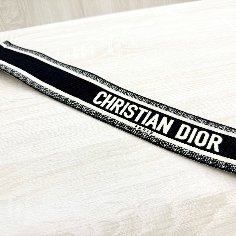 DIOR黑白字母刺繡黑釦寬背帶-7