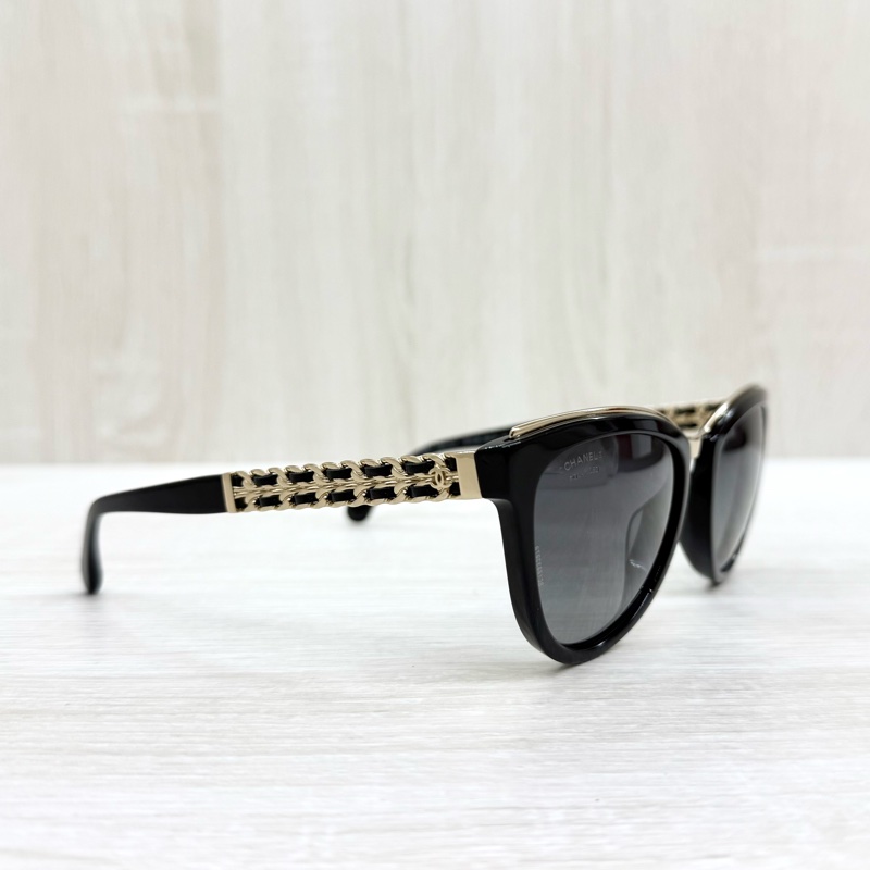 CHANEL黑框金邊皮穿鍊墨鏡-0