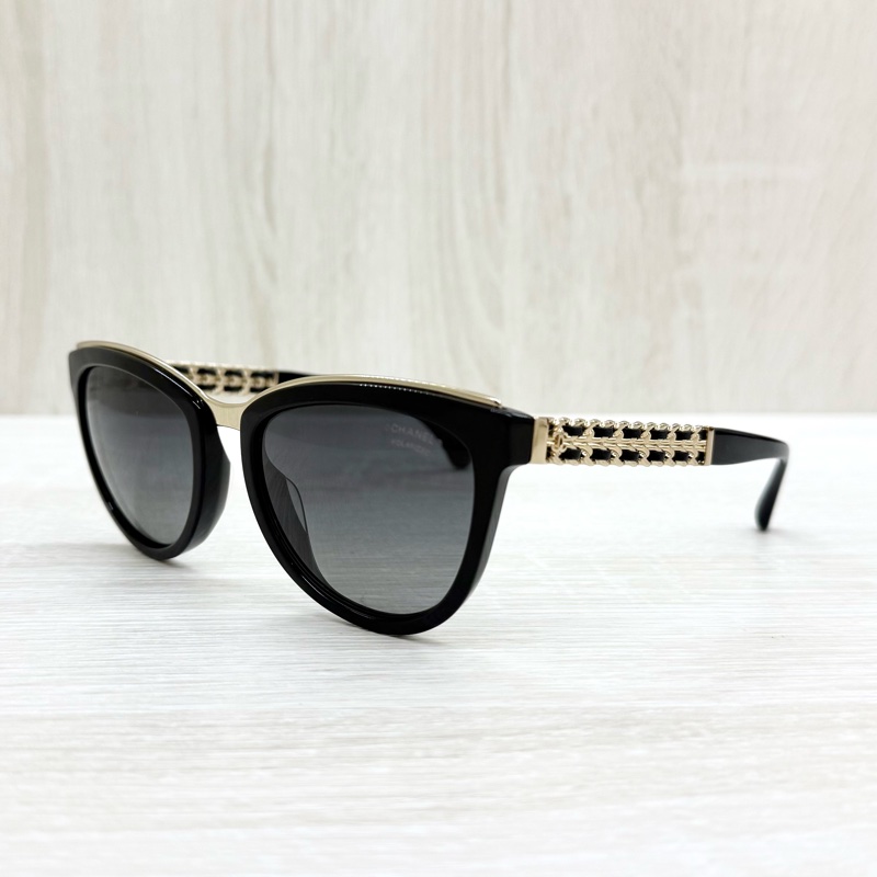 CHANEL黑框金邊皮穿鍊墨鏡-1