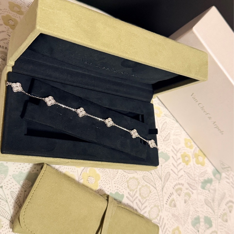 Sweet Alhambra手鍊，6枚四葉幸運圖騰，18K白金，圓鑽；DEF、IF至VVS級鑽石。-1