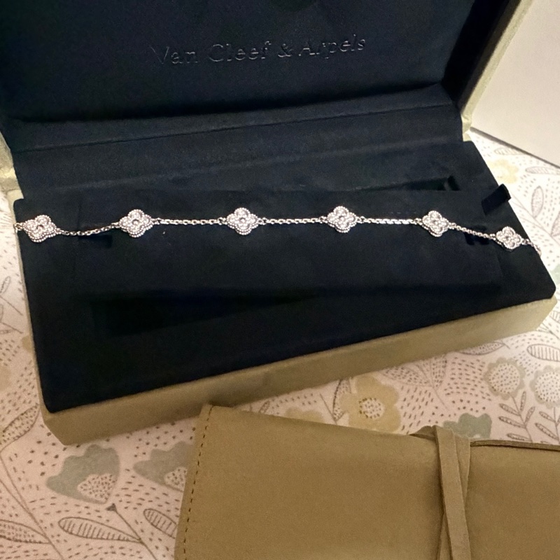 Sweet Alhambra手鍊，6枚四葉幸運圖騰，18K白金，圓鑽；DEF、IF至VVS級鑽石。-2