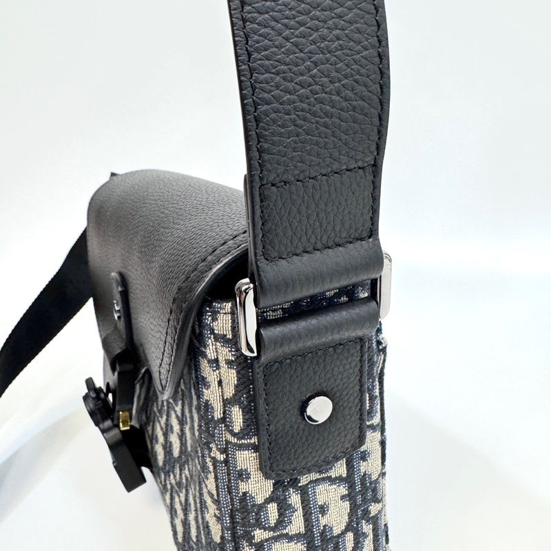 DIOR馬鞍包黑色Oblique緹花布下蓋小型郵差包1ADPO049YKS_H27E-16