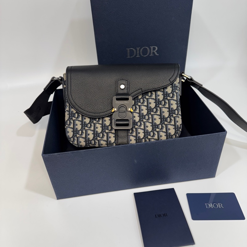 DIOR馬鞍包黑色Oblique緹花布下蓋小型郵差包1ADPO049YKS_H27E-2