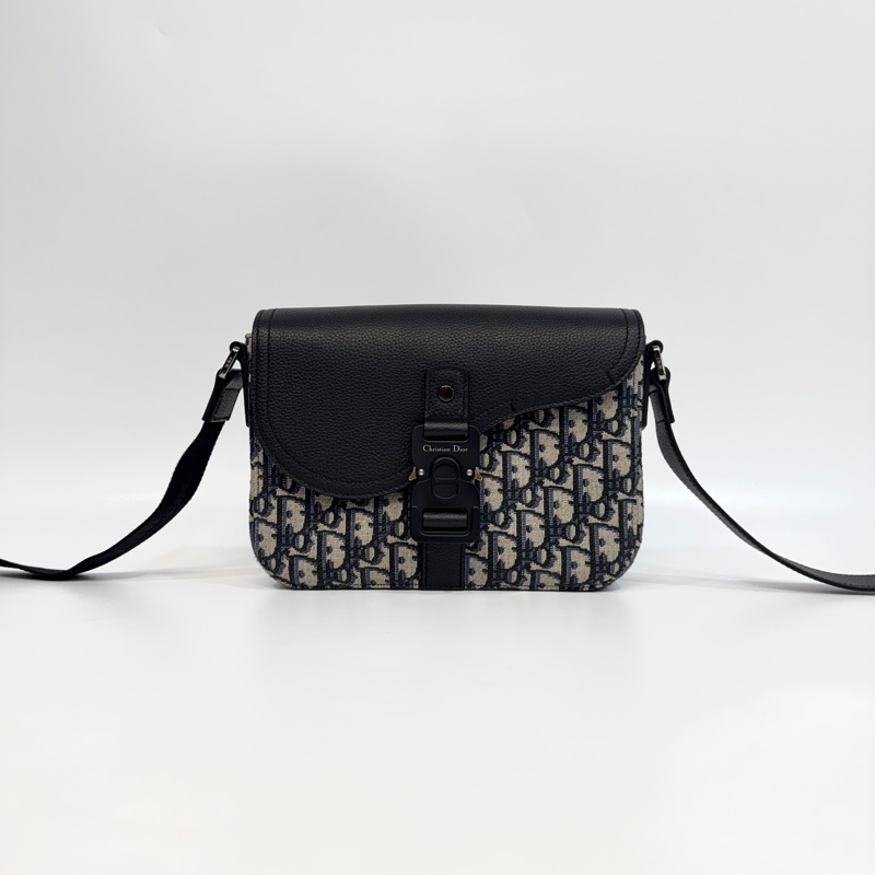 DIOR馬鞍包黑色Oblique緹花布下蓋小型郵差包1ADPO049YKS_H27E-3
