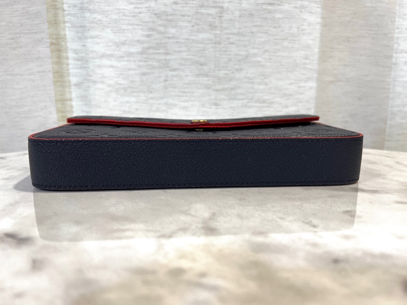 LV 海軍藍牛皮壓紋紅油邊三合一鏈包-3