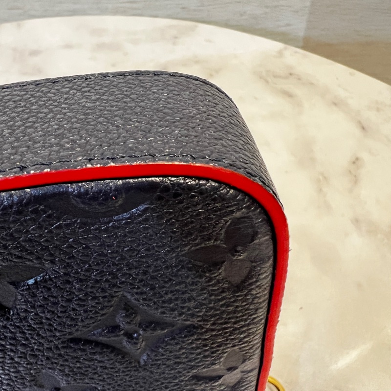 LV 海軍藍牛皮壓紋紅油邊三合一鏈包-8