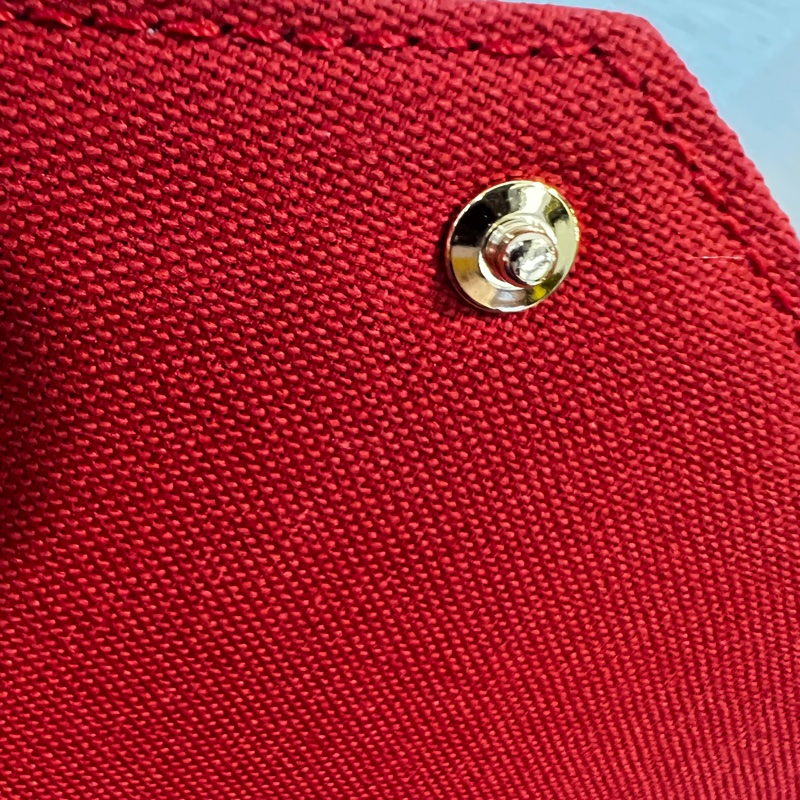 LV 海軍藍牛皮壓紋紅油邊三合一鏈包-15