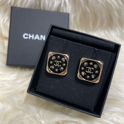 Chanel 黑底水鑽耳環