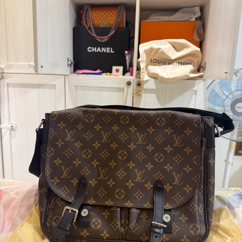 LOUIS VUITTON M41643 斜背包-10