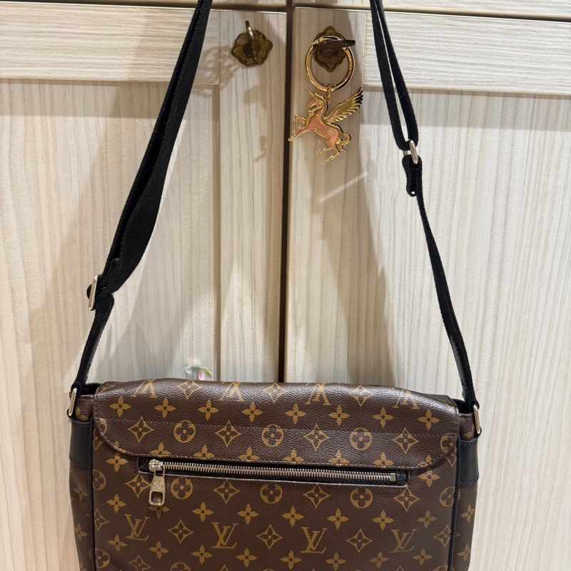 LOUIS VUITTON M41643 斜背包-11