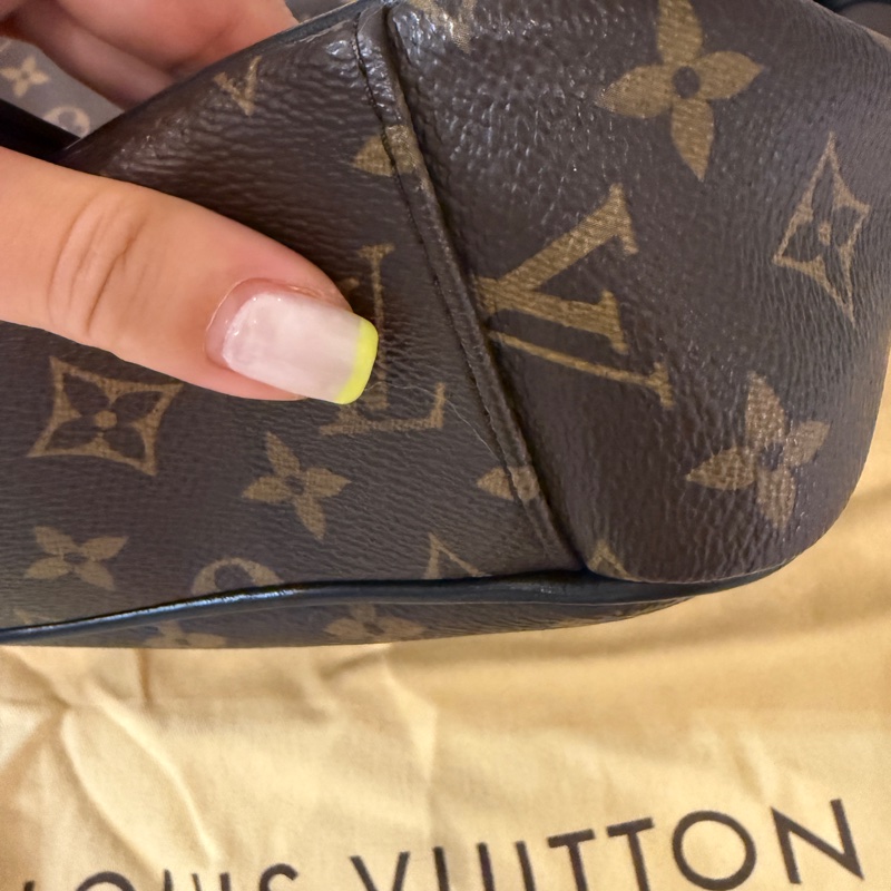 LOUIS VUITTON M41643 斜背包-13