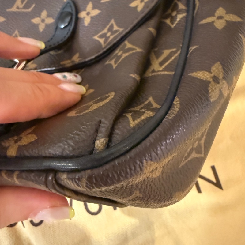 LOUIS VUITTON M41643 斜背包-14