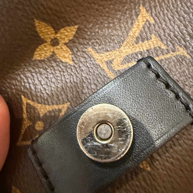 LOUIS VUITTON M41643 斜背包-25