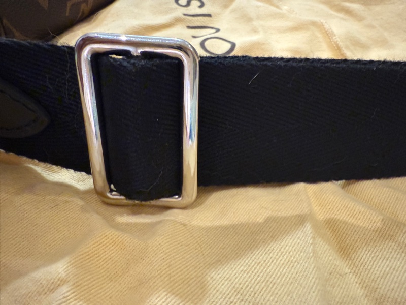 LOUIS VUITTON M41643 斜背包-28