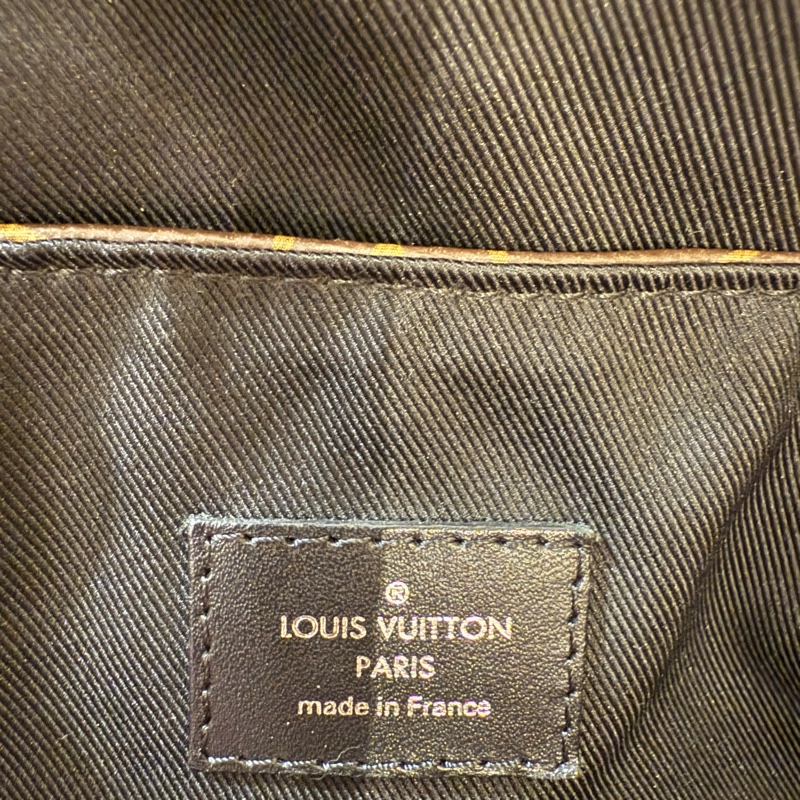 LOUIS VUITTON M41643 斜背包-39