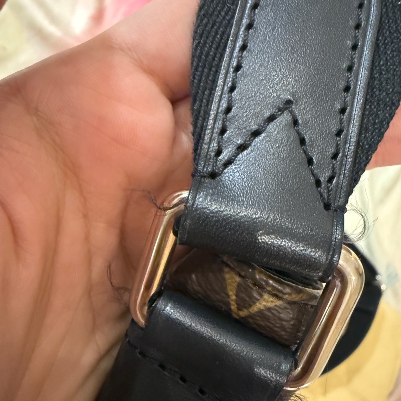 LOUIS VUITTON M41643 斜背包-47