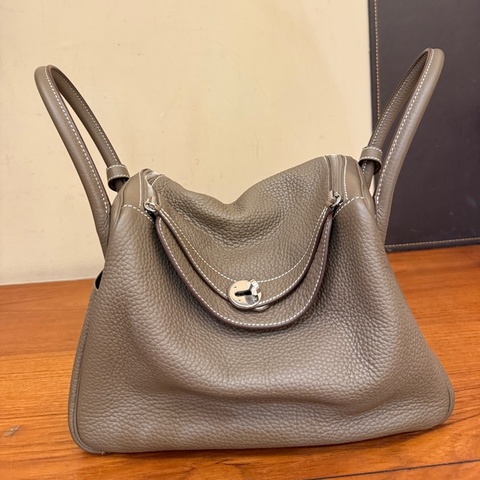 Hermes lindy30 大象灰  要買 這尺寸真的不大