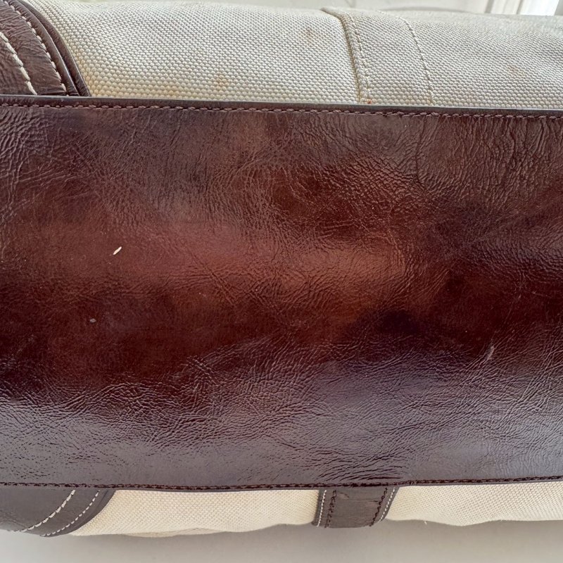 COACH 米白帆布拚咖色肩背包-3