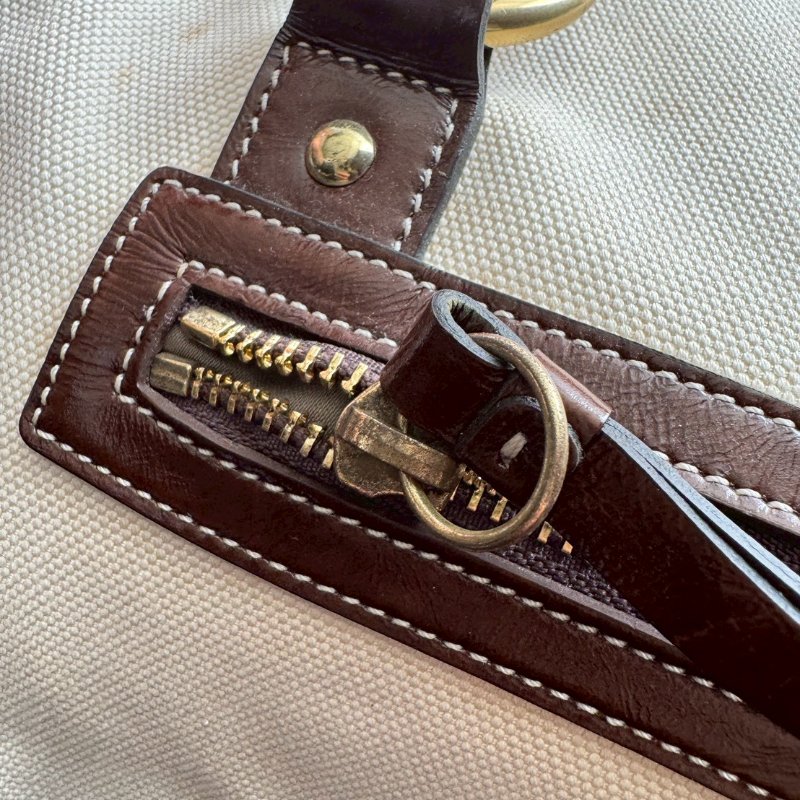 COACH 米白帆布拚咖色肩背包-13