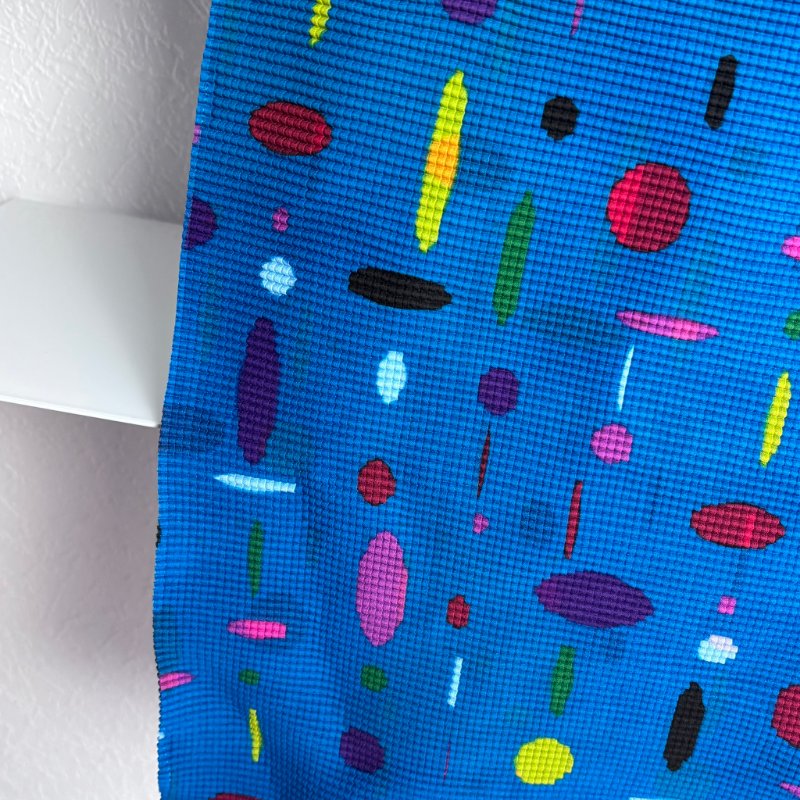 降價出清 ::三宅一生 Issey Miyake :: me 籃底彩點短袖上衣-5