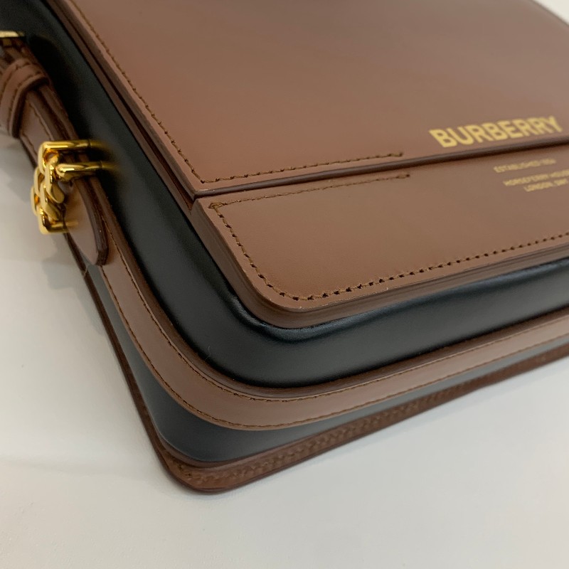 Burberry/巴寶莉棕色全皮單肩斜挎包。-9