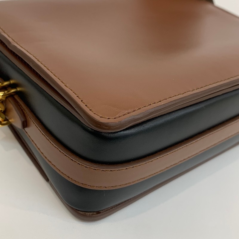 Burberry/巴寶莉棕色全皮單肩斜挎包。-11