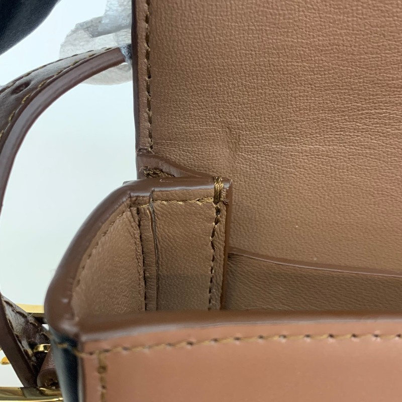 Burberry/巴寶莉棕色全皮單肩斜挎包。-17