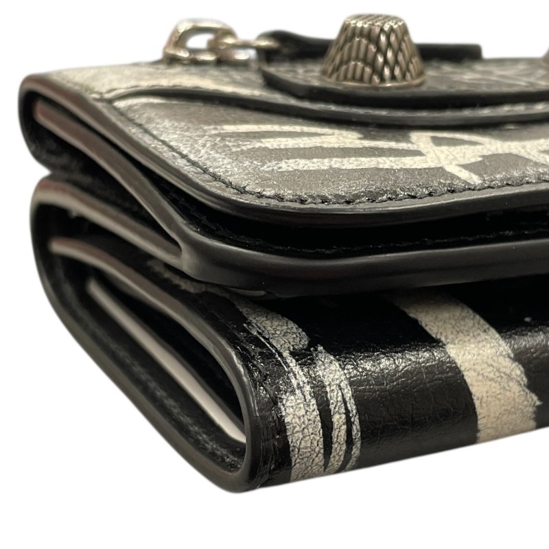 BALENCIAGA 巴黎世家 Le Cagole 塗鴉三折短夾 皮革 黑色 銀釦-8
