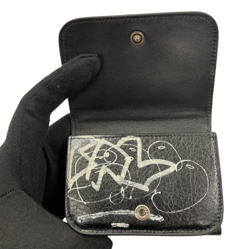 BALENCIAGA 巴黎世家 Le Cagole 塗鴉三折短夾 皮革 黑色 銀釦-12