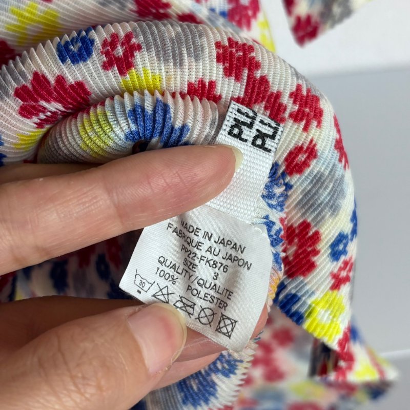 絕版收藏 ::三宅一生 Issey Miyake :: Pleats Please PP 白底彩花花圖樣短袖上衣 3號-8