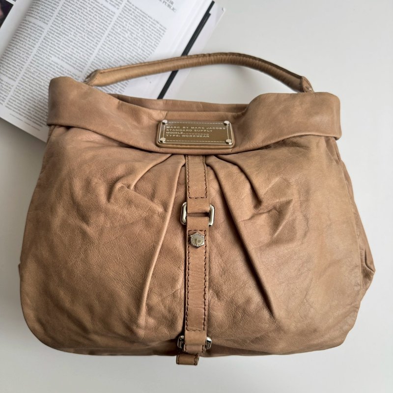 Marc Jacobs 膚色皮革直式半圓單肩包-0