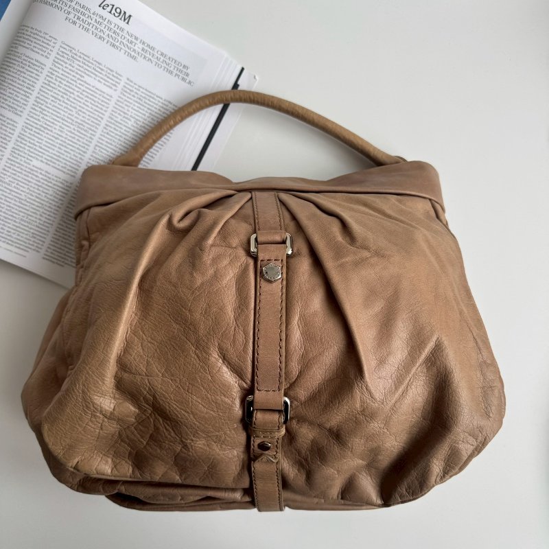 Marc Jacobs 膚色皮革直式半圓單肩包-1