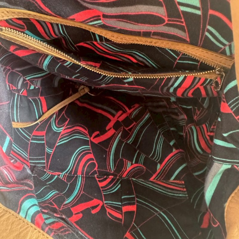 Marc Jacobs 膚色皮革直式半圓單肩包-2