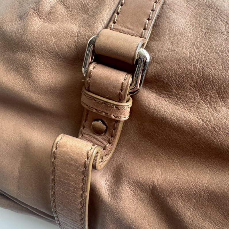 Marc Jacobs 膚色皮革直式半圓單肩包-8