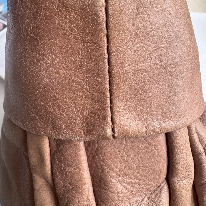 Marc Jacobs 膚色皮革直式半圓單肩包-11