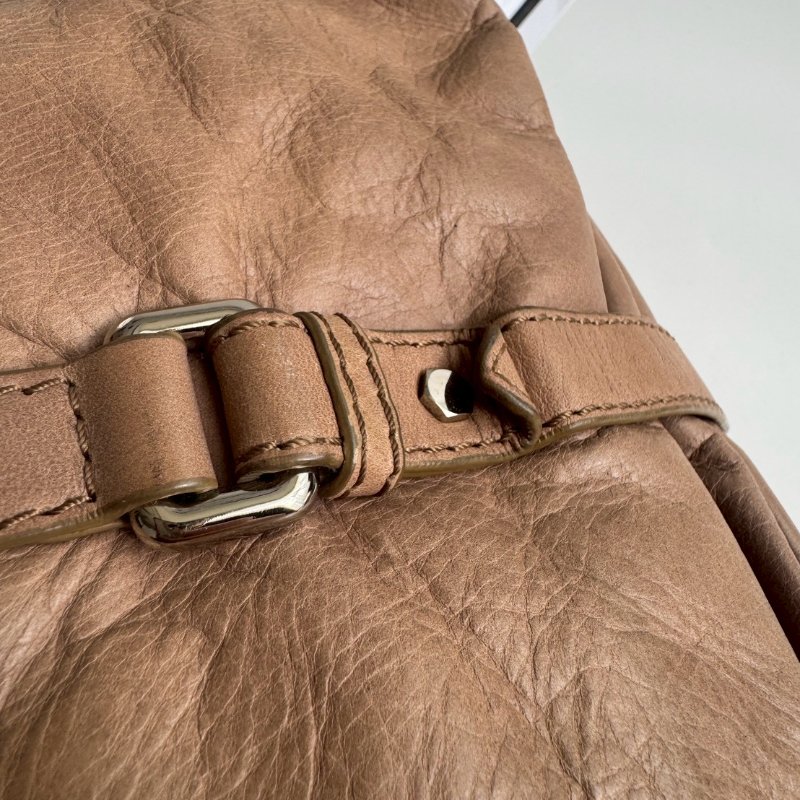 Marc Jacobs 膚色皮革直式半圓單肩包-15