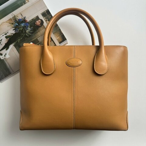 TODS 駝色耐用皮革拉鏈手提包
