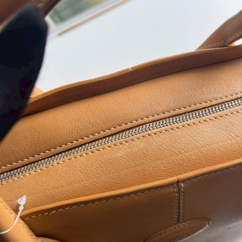 TODS 駝色耐用皮革拉鏈手提包-11