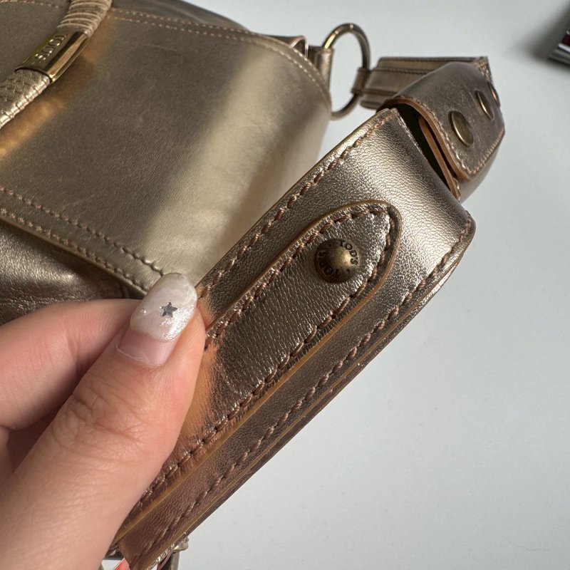 TODS 香檳金大圓環單肩包-7