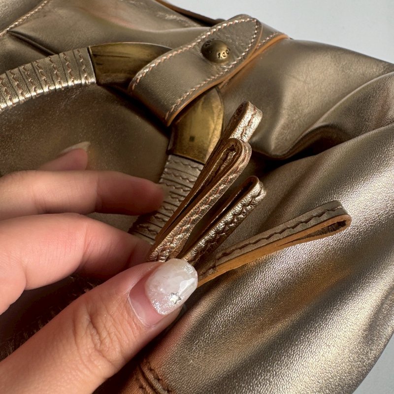 TODS 香檳金大圓環單肩包-10